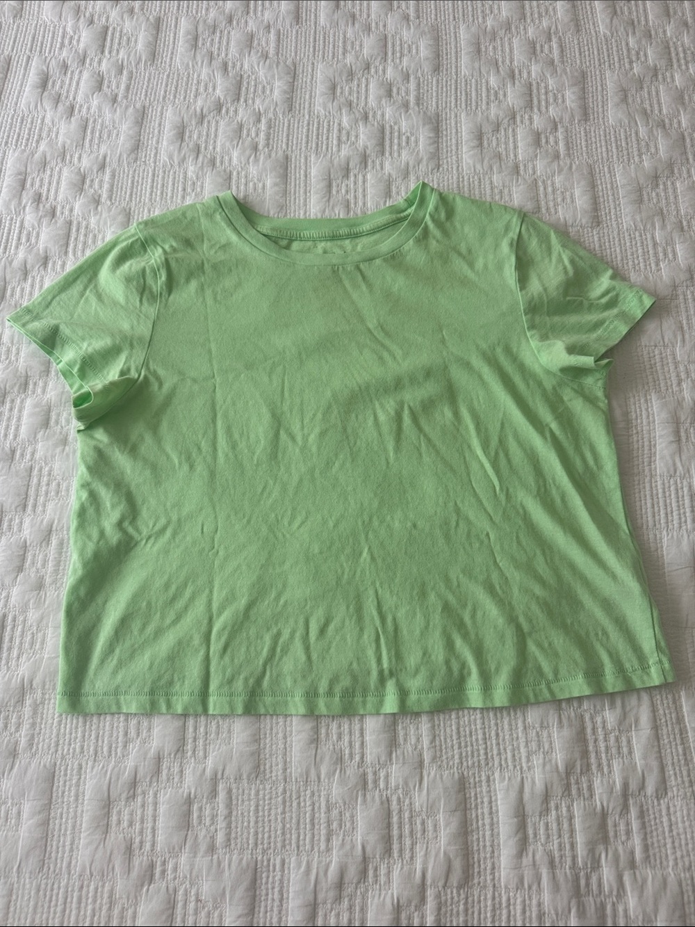 Light Green Cotton Tee, Size Medium 💚